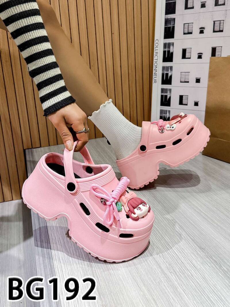 Klapki damskie Roz 36-41 / 12 par